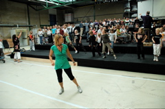 Nancy Benschop leading her dance company and Chris Mul directing the children's choir (1/06/08, photo: Nico Komen)