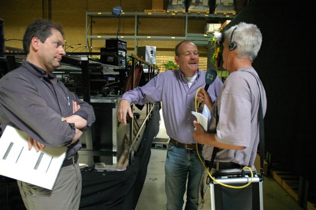 Radio North Holland reporter Bart Breukel on air (6/06/08, photo: Trudie de Groot)