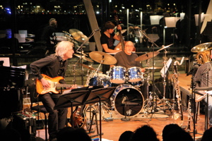 De MOBB ritmesectie met drummer Peter Erskine (Foto: Pedro Eijbergen)